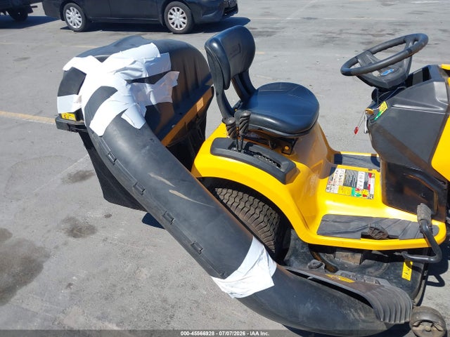 Cub Cadet Riding Lawnmower 2016 1E106H40441 Image 5