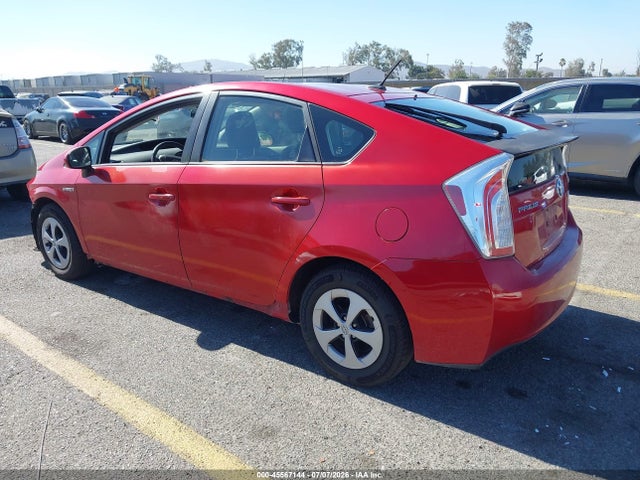 Toyota Prius Three 2014 JTDKN3DU9E0388698 Image 3