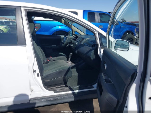 2011 Nissan Versa 1.8s მანქანა იყიდება აუქციონზე, vin: 3N1BC1AP4BL449630, აუქციონის ნომერი: 45567269