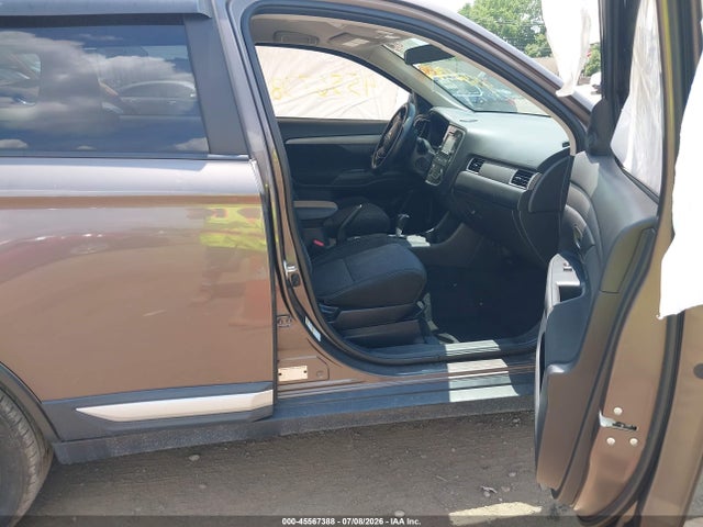 Продажа на аукционе авто 2016 Mitsubishi Outlander Se, vin: JA4AZ3A39GZ012149, номер лота: 45567388