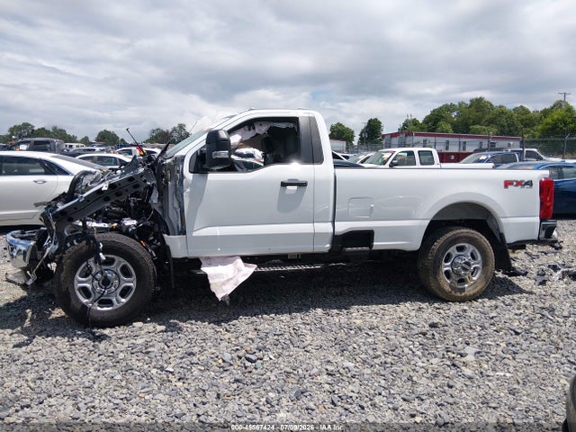 45567424 :رقم المزاد ، 1FTRF3BN2SEC73947 vin ، 2025 Ford F-350 Xlt مزاد بيع