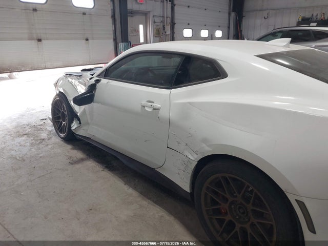 45567666 :رقم المزاد ، 1G1FE1R76H0215050 vin ، 2017 Chevrolet Camaro 1ss مزاد بيع