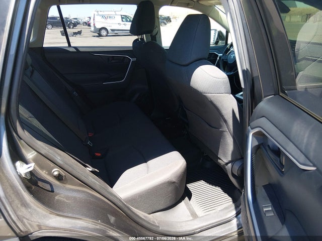 JTMG1RFV3KD032732 Toyota RAV4 LE