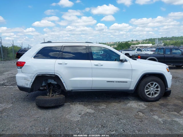1C4RJFAG3JC443763 Jeep Grand Cherokee Laredo E 4x4