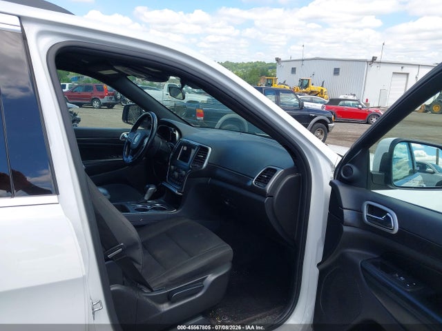 1C4RJFAG3JC443763 Jeep Grand Cherokee Laredo E 4x4