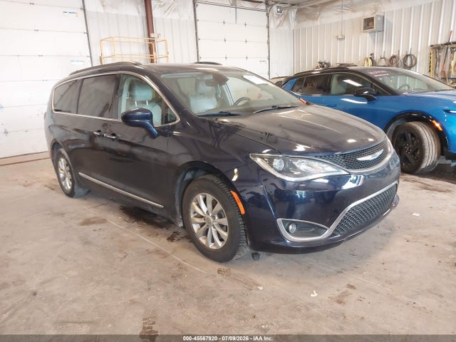 45567920 :رقم المزاد ، 2C4RC1BG7HR823573 vin ، 2017 Chrysler Pacifica Touring-l مزاد بيع