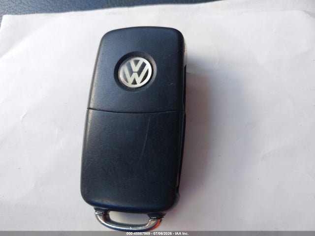 1VWAT7A37FC110156 Volkswagen Passat 1.8t Limited Edition