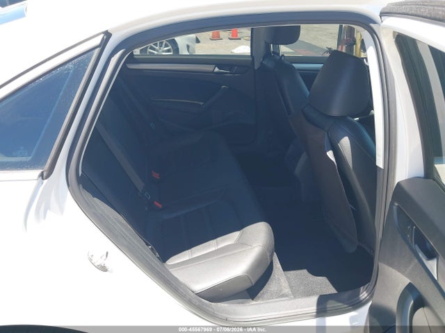 1VWAT7A37FC110156 Volkswagen Passat 1.8t Limited Edition