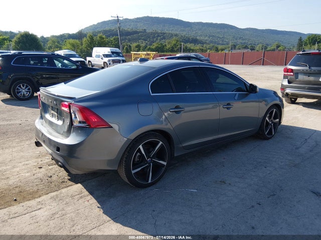 Продажа на аукционе авто 2016 Volvo S60 T5 R-design Special Edition, vin: YV126MFP0G2397477, номер лота: 45567973