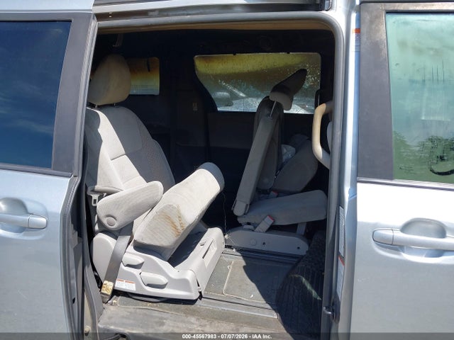 Toyota Sienna Le 8 Passenger 2019 5TDKZ3DC3KS016052 Image 13