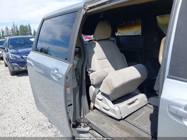 Toyota Sienna Le 8 Passenger 2019 5TDKZ3DC3KS016052 Image 5