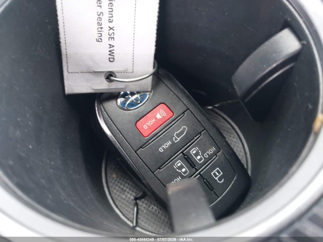 5TDDSKFC0NS043038 Toyota Sienna Xse