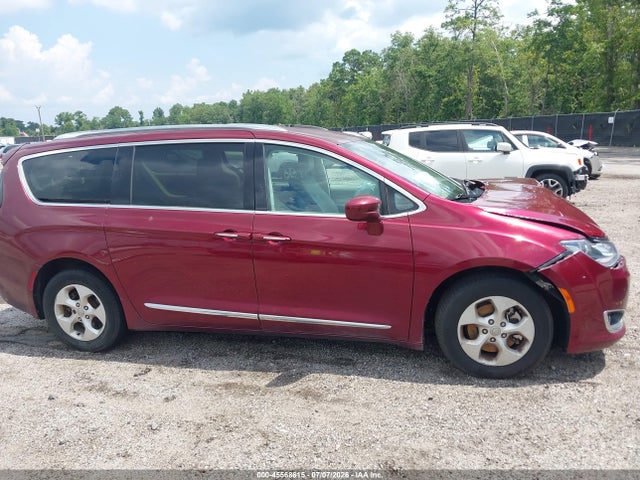 2017 Chrysler Pacifica Touring-l Plus მანქანა იყიდება აუქციონზე, vin: 2C4RC1EG4HR543590, აუქციონის ნომერი: 45568615