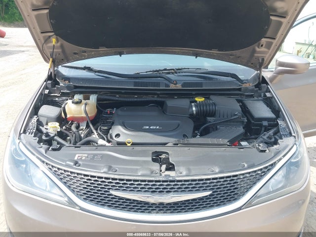 Auction sale of the 2017 Chrysler Pacifica Touring-l, vin: 2C4RC1BG5HR540346, lot number: 45568633