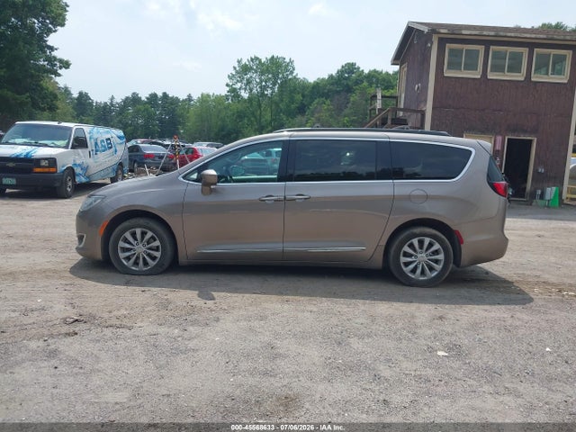 45568633 :رقم المزاد ، 2C4RC1BG5HR540346 vin ، 2017 Chrysler Pacifica Touring-l مزاد بيع