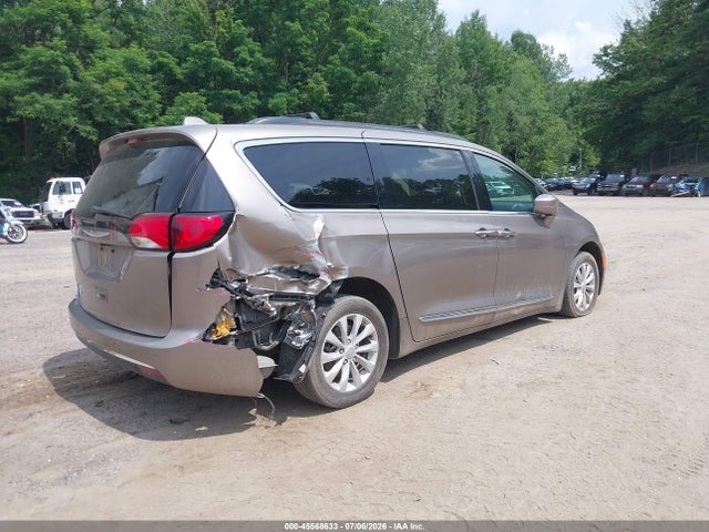 45568633 :رقم المزاد ، 2C4RC1BG5HR540346 vin ، 2017 Chrysler Pacifica Touring-l مزاد بيع