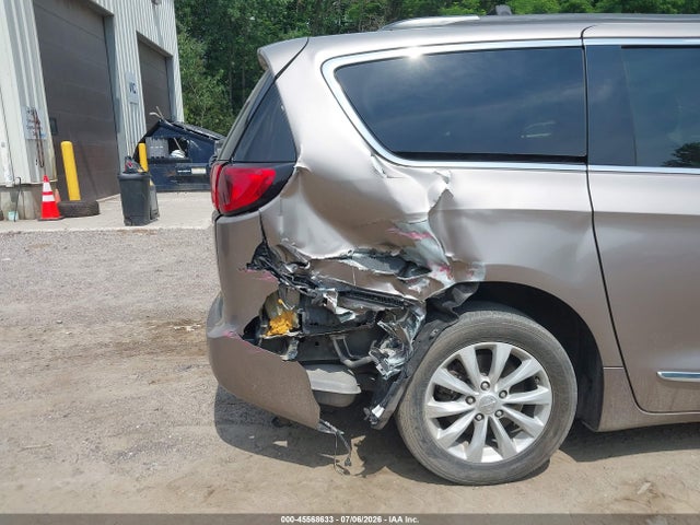 45568633 :رقم المزاد ، 2C4RC1BG5HR540346 vin ، 2017 Chrysler Pacifica Touring-l مزاد بيع