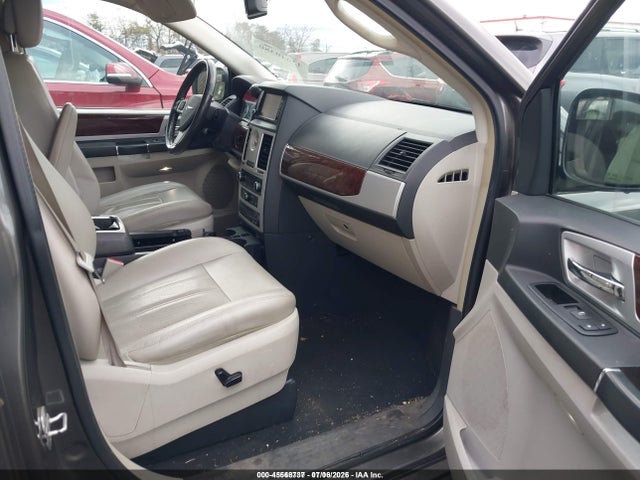 45568737 :رقم المزاد ، 2A4RR8DX6AR405199 vin ، 2010 Chrysler Town & Country Touring Plus مزاد بيع