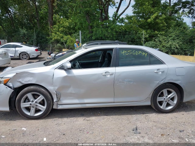 45568744 :رقم المزاد ، 4T1BF1FK5EU334591 vin ، 2014 Toyota Camry Se مزاد بيع