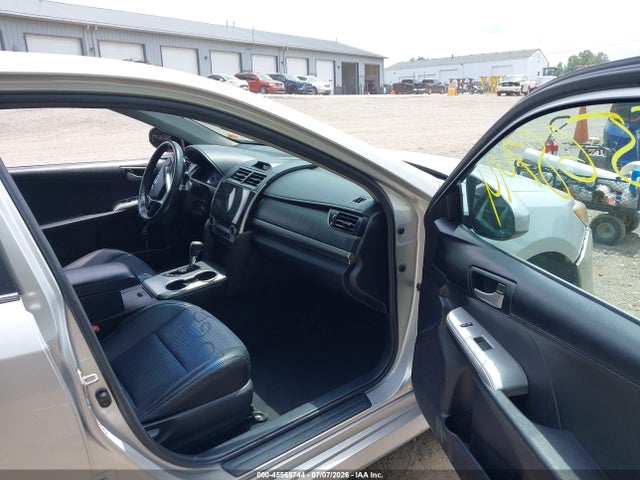 45568744 :رقم المزاد ، 4T1BF1FK5EU334591 vin ، 2014 Toyota Camry Se مزاد بيع