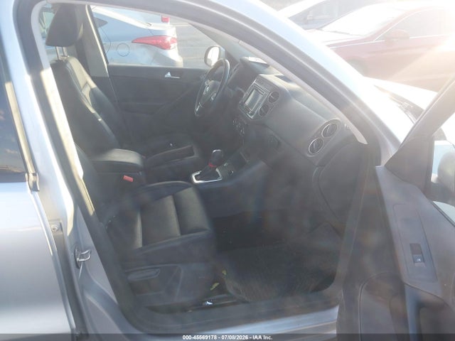 WVGBV7AX8HK025478 Volkswagen Tiguan 2.0t/2.0t S