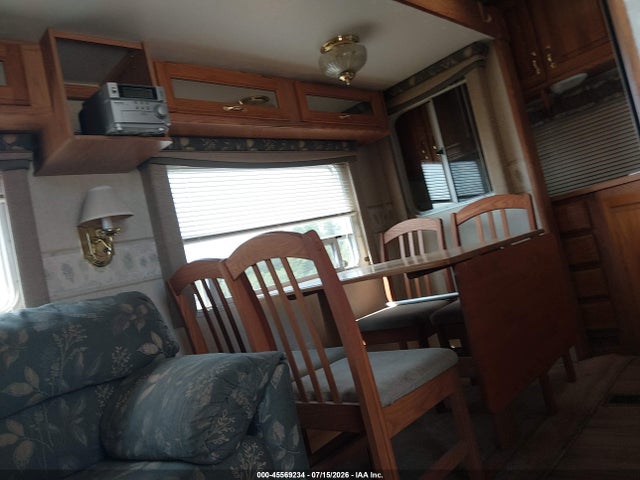 45569234 :رقم المزاد ، 1UJBJ02N931CB0141 vin ، 2003 Jayco Eagle Travel Trailer 27 Ft مزاد بيع