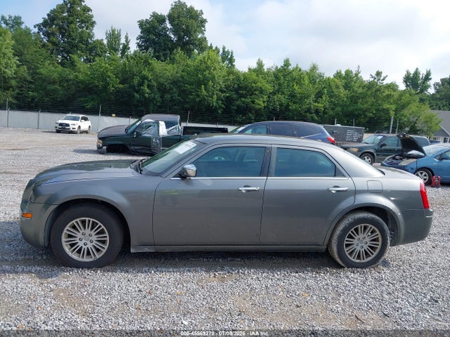45569270 :رقم المزاد ، 2C3CA1CV9AH318935 vin ، 2010 Chrysler 300 Touring Plus مزاد بيع