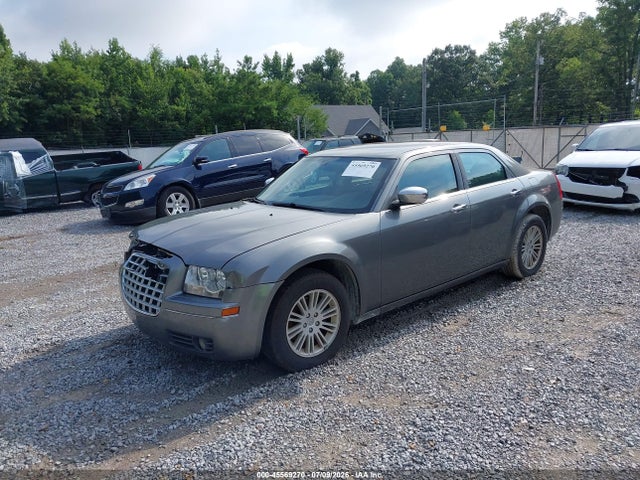 45569270 :رقم المزاد ، 2C3CA1CV9AH318935 vin ، 2010 Chrysler 300 Touring Plus مزاد بيع