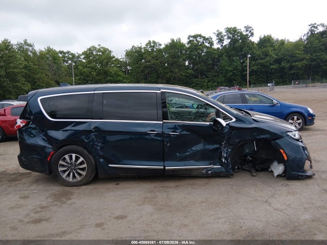 Продажа на аукционе авто 2022 Chrysler Pacifica Hybrid Limited, vin: 2C4RC1S70NR196775, номер лота: 45569361