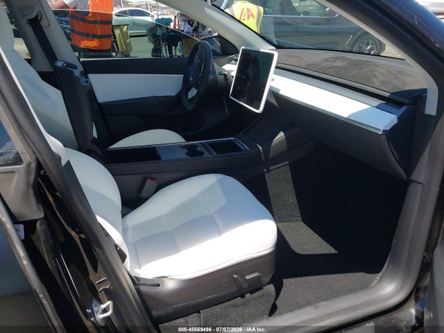 2022 Tesla Model Y Long Range Dual Motor All-wheel Drive მანქანა იყიდება აუქციონზე, vin: 7SAYGDEE8NF447293, აუქციონის ნომერი: 45569496