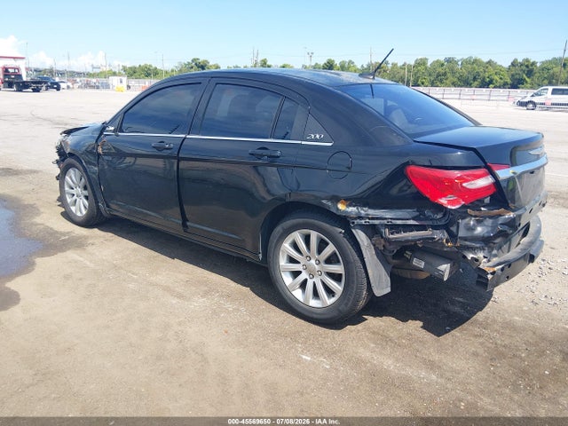 Chrysler 200 Touring 2014 1C3CCBBB7EN183717 Image 3