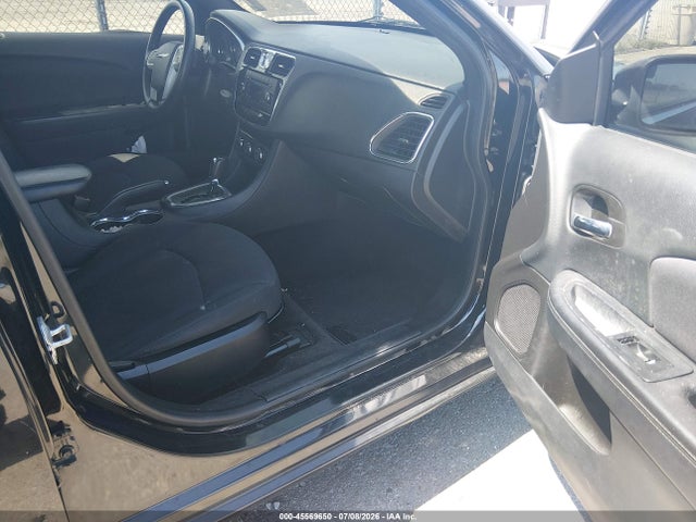 Chrysler 200 Touring 2014 1C3CCBBB7EN183717 Image 5