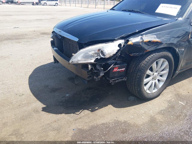 Chrysler 200 Touring 2014 1C3CCBBB7EN183717 Image 6