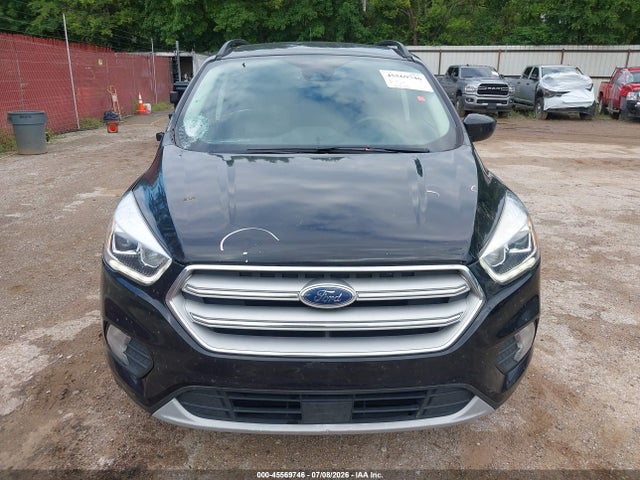 45569746 :رقم المزاد ، 1FMCU0HD9JUD36406 vin ، 2018 Ford Escape Sel مزاد بيع