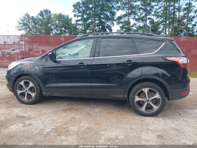 45569746 :رقم المزاد ، 1FMCU0HD9JUD36406 vin ، 2018 Ford Escape Sel مزاد بيع