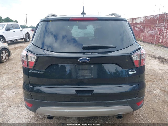 45569746 :رقم المزاد ، 1FMCU0HD9JUD36406 vin ، 2018 Ford Escape Sel مزاد بيع