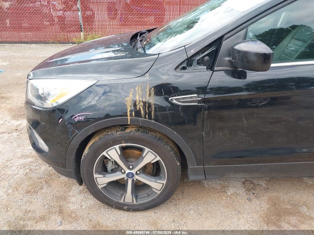 45569746 :رقم المزاد ، 1FMCU0HD9JUD36406 vin ، 2018 Ford Escape Sel مزاد بيع