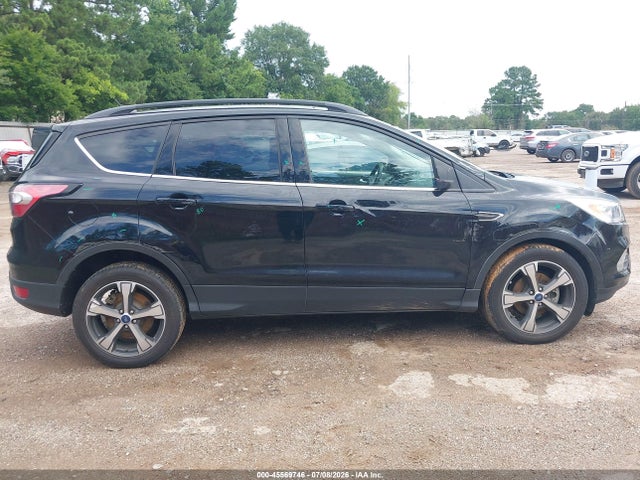 45569746 :رقم المزاد ، 1FMCU0HD9JUD36406 vin ، 2018 Ford Escape Sel مزاد بيع