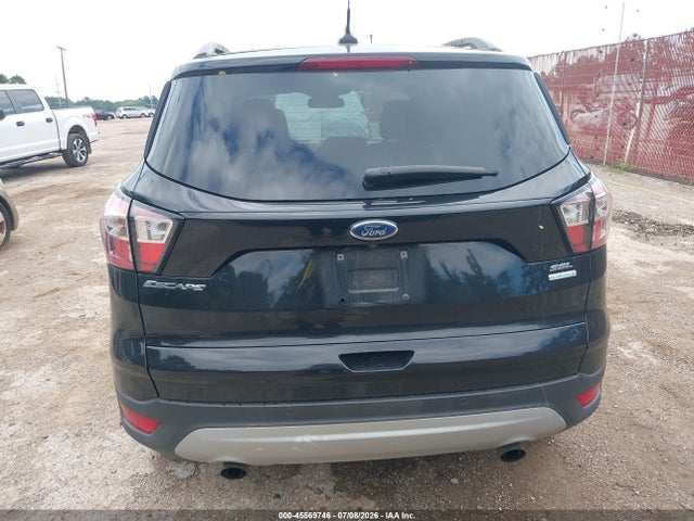 45569746 :رقم المزاد ، 1FMCU0HD9JUD36406 vin ، 2018 Ford Escape Sel مزاد بيع