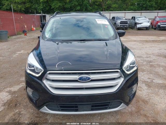 45569746 :رقم المزاد ، 1FMCU0HD9JUD36406 vin ، 2018 Ford Escape Sel مزاد بيع