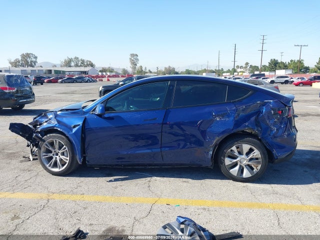 Tesla Model Y Long Range Dual Motor All-wheel Drive 2024 7SAYGDEE7RF007703 Image 15