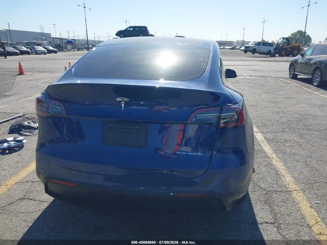 Tesla Model Y Long Range Dual Motor All-wheel Drive 2024 7SAYGDEE7RF007703 Image 17