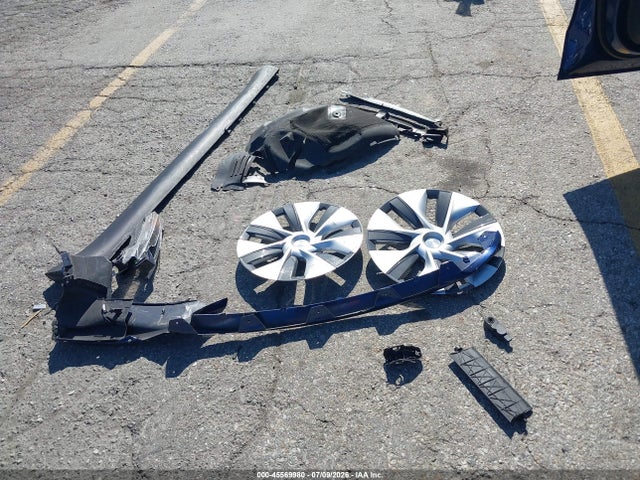 Tesla Model Y Long Range Dual Motor All-wheel Drive 2024 7SAYGDEE7RF007703 Image 12