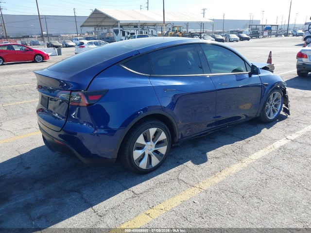 Tesla Model Y Long Range Dual Motor All-wheel Drive 2024 7SAYGDEE7RF007703 Image 4