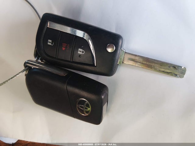 Toyota C-HR XLE 2018 NMTKHMBX2JR028639 Image 11