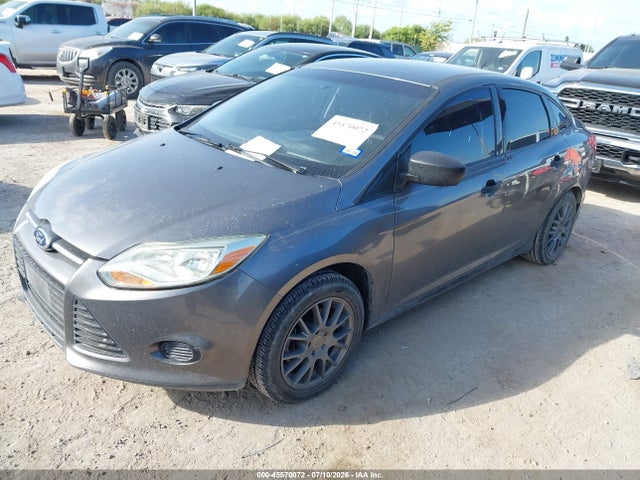 Ford FOCUS S 2014 1FADP3E27EL254051 Image 2