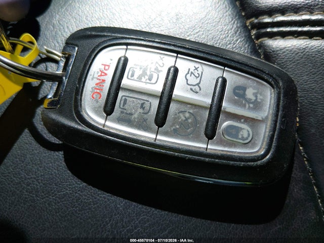 45570104 :رقم المزاد ، 2C4RC1DG2LR261281 vin ، 2020 Chrysler Voyager Lxi مزاد بيع