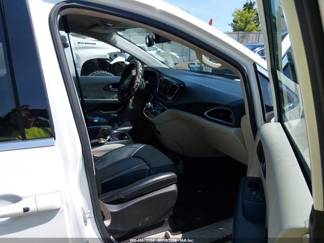 45570104 :رقم المزاد ، 2C4RC1DG2LR261281 vin ، 2020 Chrysler Voyager Lxi مزاد بيع