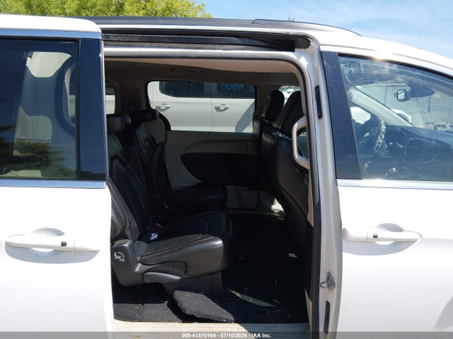 45570104 :رقم المزاد ، 2C4RC1DG2LR261281 vin ، 2020 Chrysler Voyager Lxi مزاد بيع