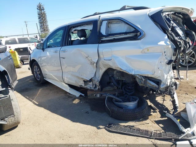 Toyota SIENNA XLE 2021 5TDYRKEC9MS014232 Image 15